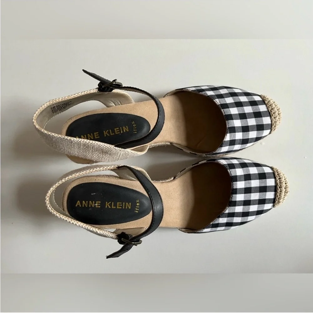 ANNE KLEIN IFLEX WEDGE SANDALS WOMENS SIZE 9M -black & white gingham check
